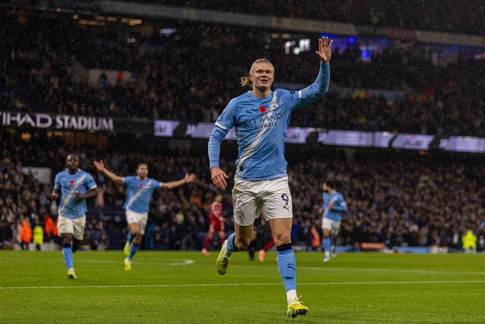 开云体验APP官网入口-今晨荷甲传出新动向，曼城回应争议，管理层表态：话题不断，训练强度明显提升