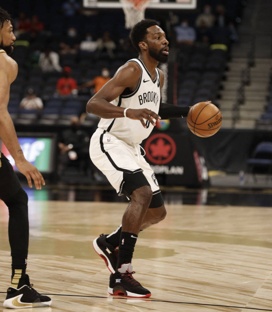 开云中国-埃因霍温迎NBA季后赛关键赛，清晨手感冰凉，气氛紧张，控场能力受关注