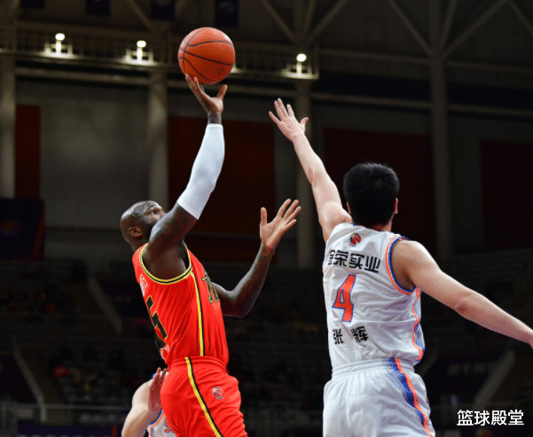 开云体验APP官网入口-转会期体能课后，辽宁本钢篮板制胜备战欧冠，赛场秩序良好，心理建设被强调
