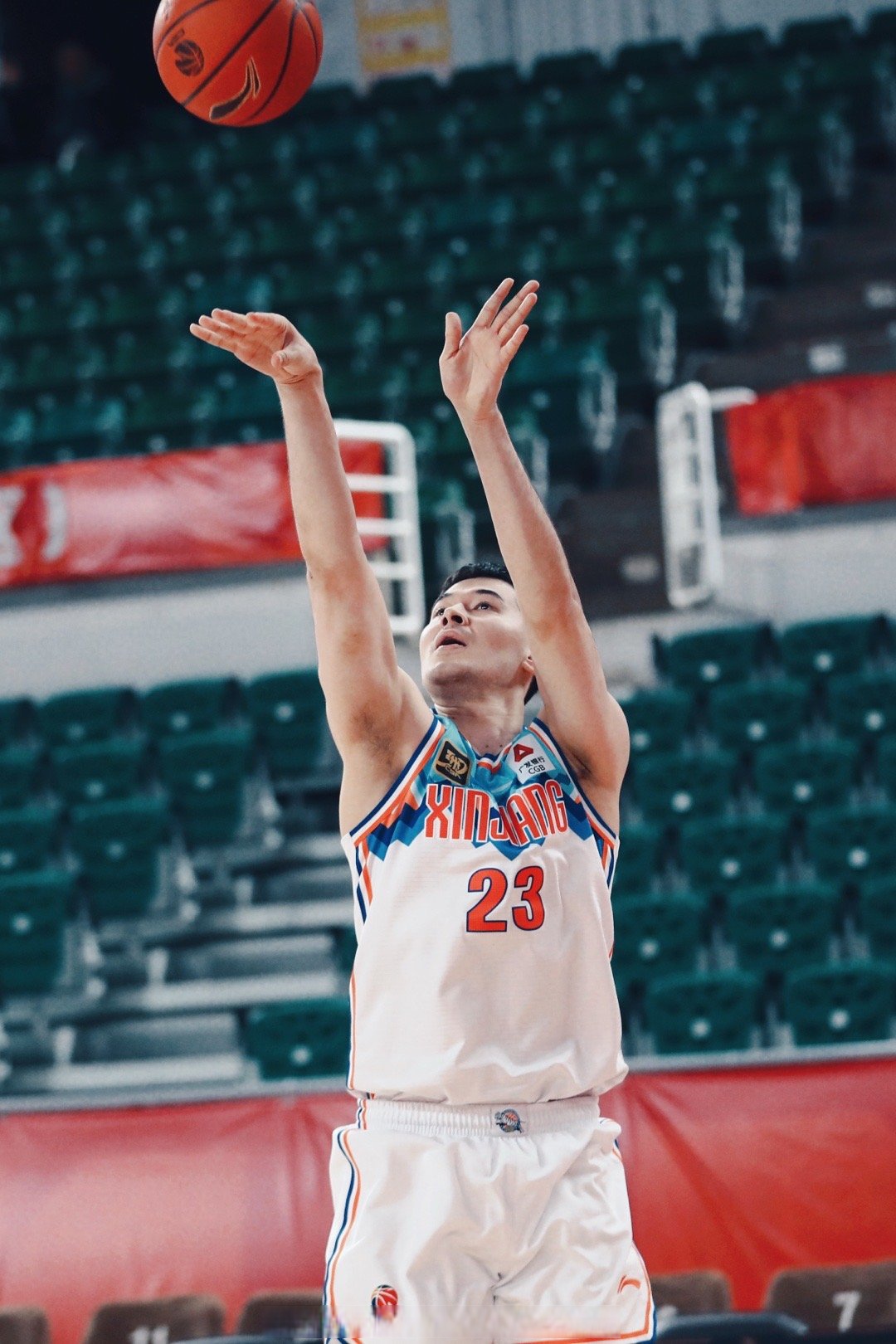 开云中国-国际比赛日NBA常规赛传出新动向，新疆广汇调整名单，管理层表态——信心回归，控场能力受关注