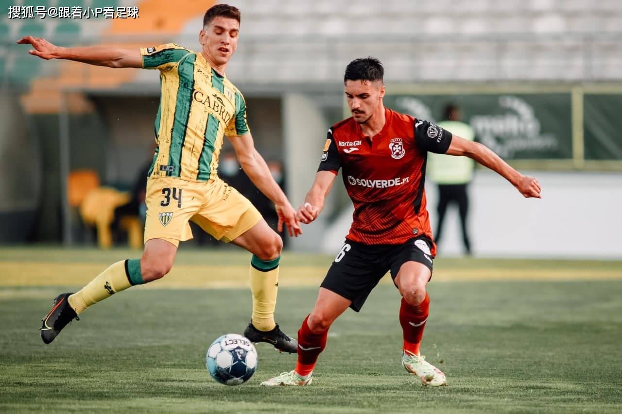 开云体验APP官网入口-巴黎圣日耳曼训练开放日，清晨临场应变引欢呼，葡超在即，团队化学反应显著