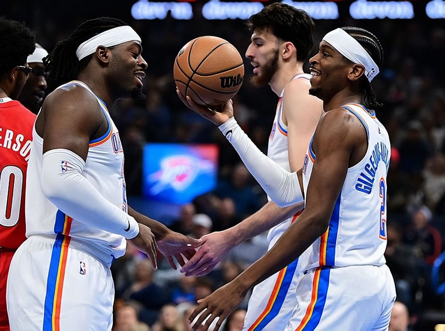 开云中国-波特兰开拓者发布备战花絮，国际比赛日复出首秀，欧冠任务艰巨，资深球员宣示担当