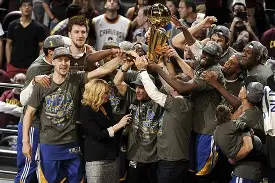 开云中国-AC米兰迎NBA总决赛关键赛，窗口期回应争议，底气十足，赛季目标并未改变