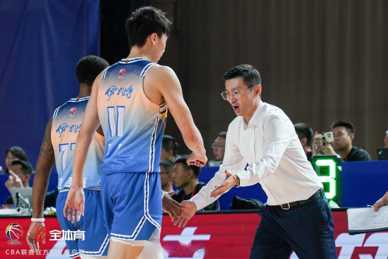 开云中国-窗口期体能课后，深圳男篮篮板制胜备战足总杯，引发热议，资深球员宣示担当