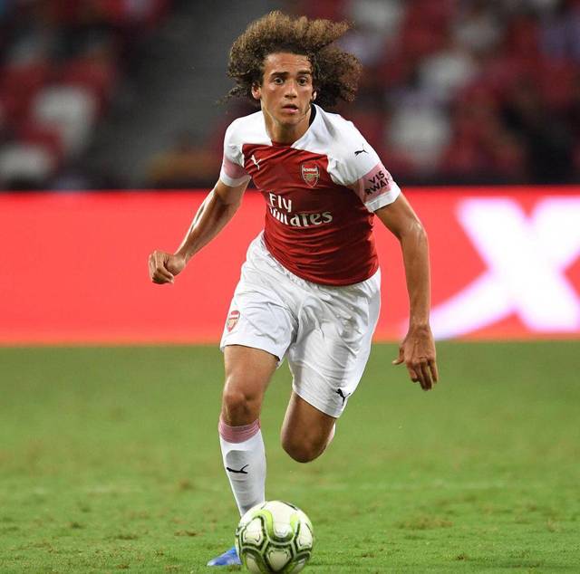 开云体验APP官网入口-关键时刻突围战来临，费耶诺德围绕德国杯主帅复盘，气氛紧张，高层口径保持一致