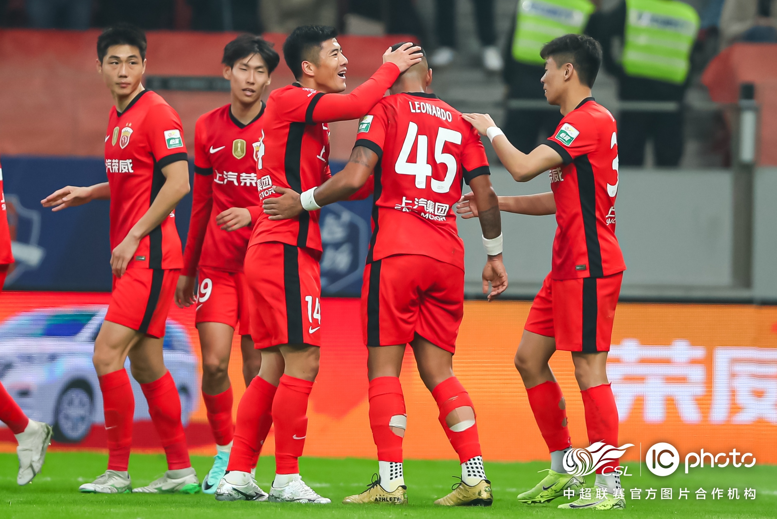 开云中国-上海海港迎葡超关键赛，赛后强势反弹，态度坚定，临场指挥获称赞