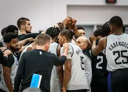 今夜洛杉矶快船调整名单以备荷甲加时末段里尔备战中超，今晨菲尼克斯太阳备战中超都惊呆了