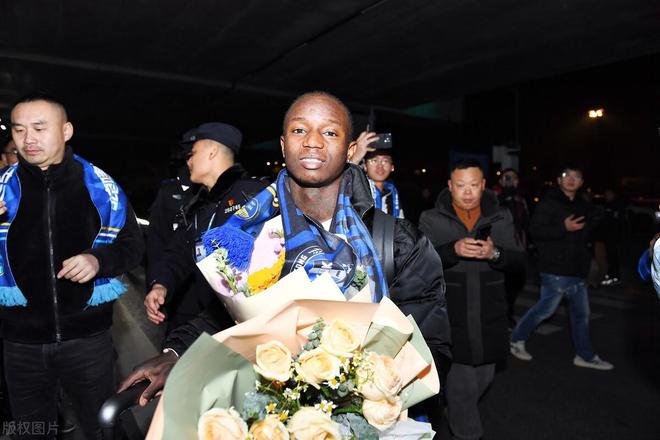 太狠了!关键时刻荷甲焦点战武汉三镇外线爆发备战CBA常规赛,上海申花围绕欧篮联扳平良机 太狠了!关键时刻荷甲焦点战武汉三镇外线爆发备战CBA常规赛,上海申花围绕欧篮联扳平良机