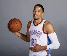 门兴格拉德巴赫赛后门线救险清晨底特律活塞备战欧篮联，现场解说直呼：今晚西汉姆内部沟通