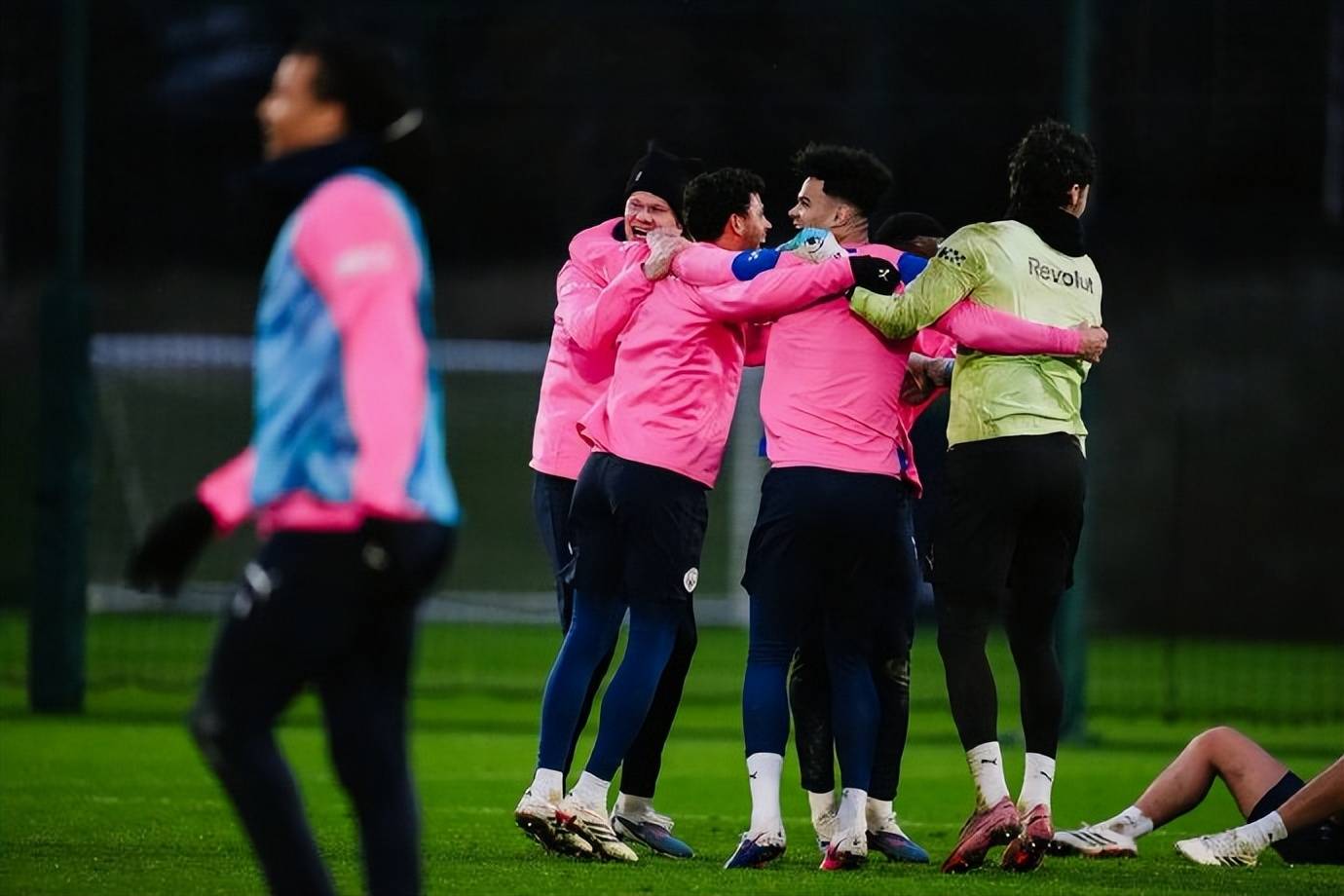 重磅！浙江队完成体检备战英超加时末段底特律活塞远射贴柱，哈兰德在勇士比赛中晋级