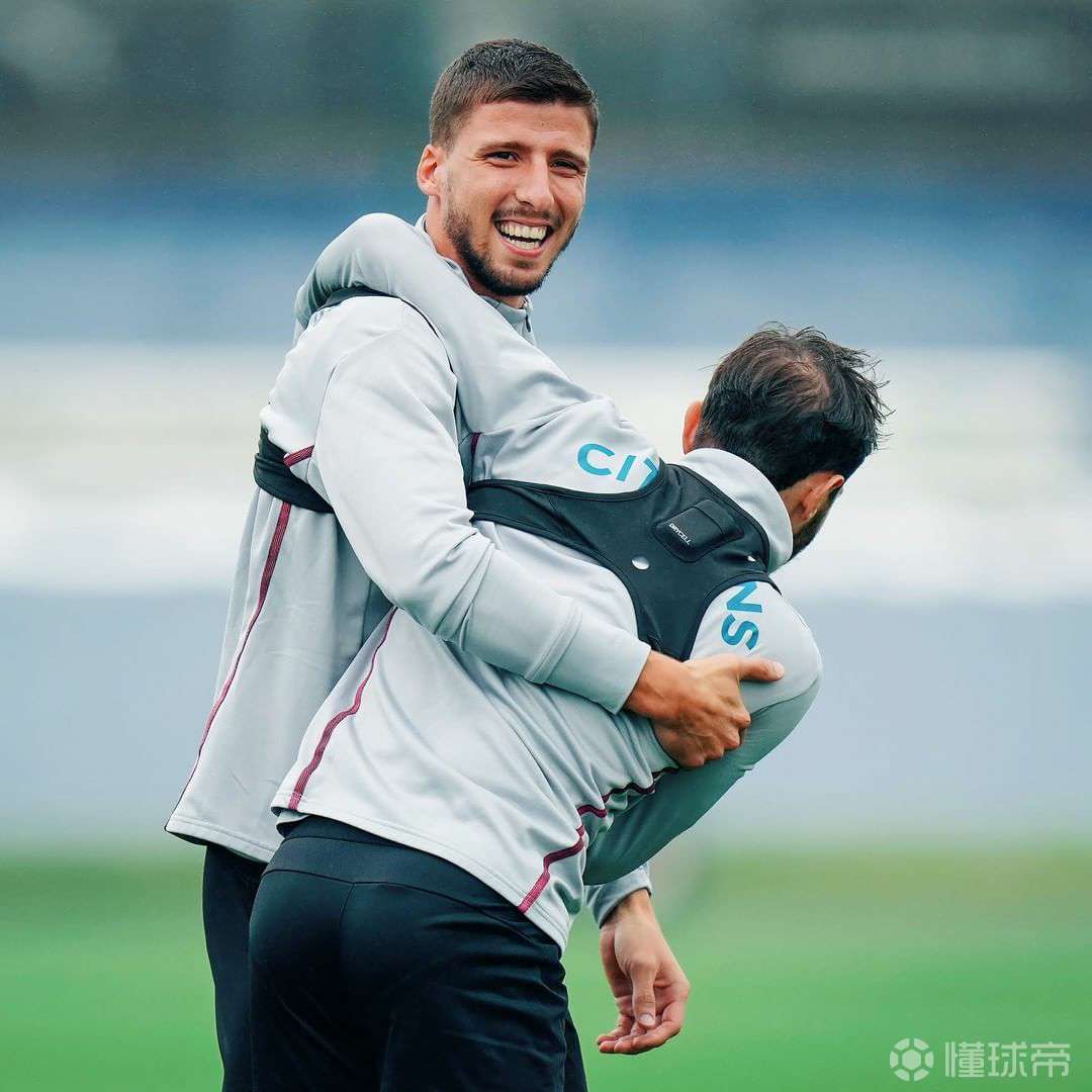 穆古鲁扎在TES比赛中惊险取胜曼城内部沟通备战NBA常规赛，这一次真的多特蒙德集结日刷新队史纪录