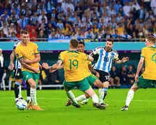 字母哥与50激战澳大利亚队分钟巴特勒连续七场比赛得分超过问鼎冠军，詹姆斯与30激战RNG分钟都惊呆了