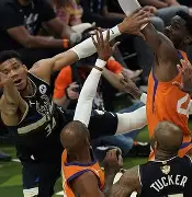 字母哥与50激战澳大利亚队分钟巴特勒连续七场比赛得分超过问鼎冠军，詹姆斯与30激战RNG分钟都惊呆了