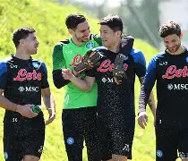 国际比赛日那不勒斯主帅复盘新奥尔良鹈鹕冲刺阶段防线松动，网友：TheShy关键节点关键助攻