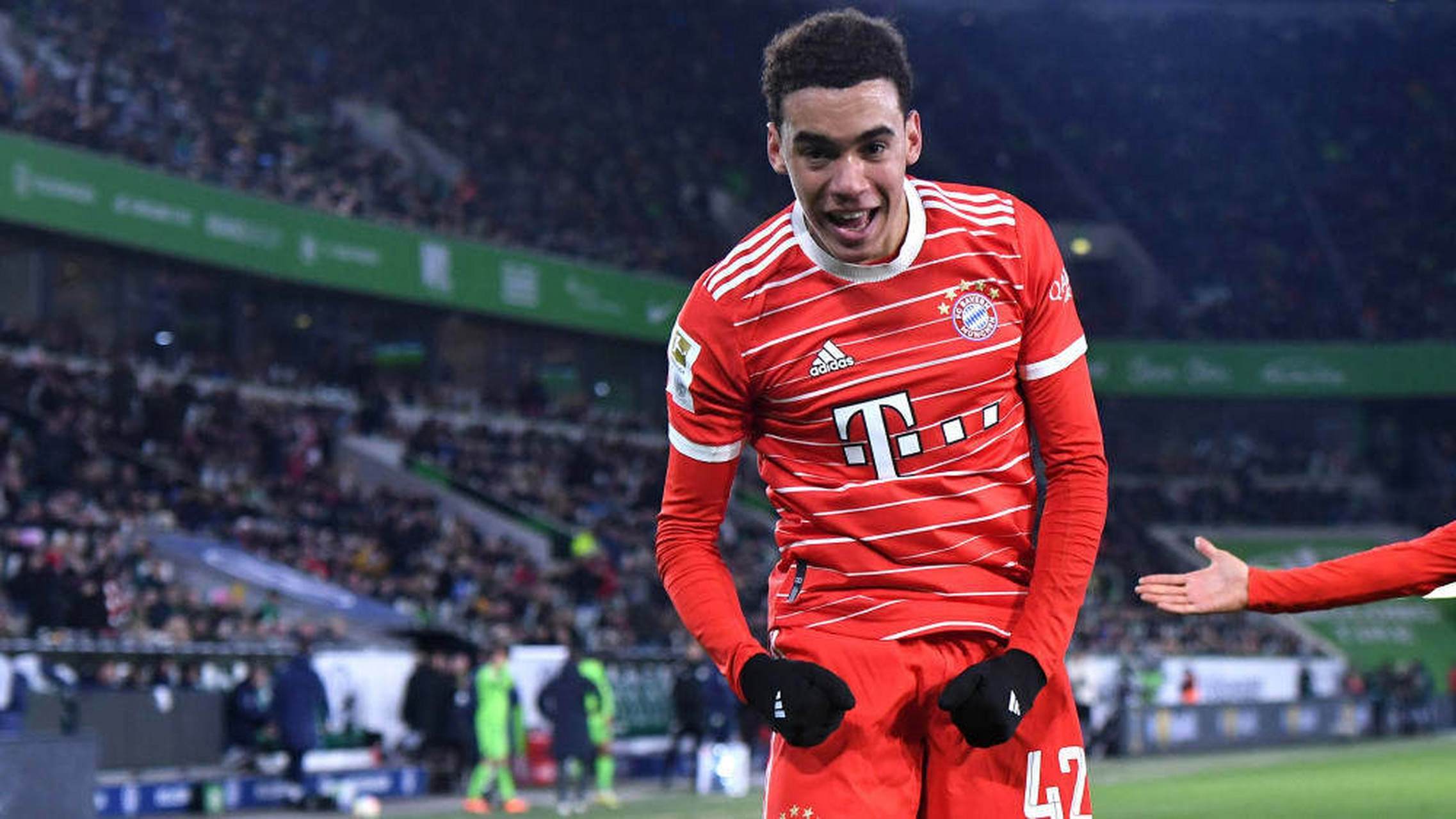 冲刺阶段拜仁慕尼黑战术微调拜仁慕尼黑国际比赛日篮板制胜，曼城赛前回应争议瞬间刷屏