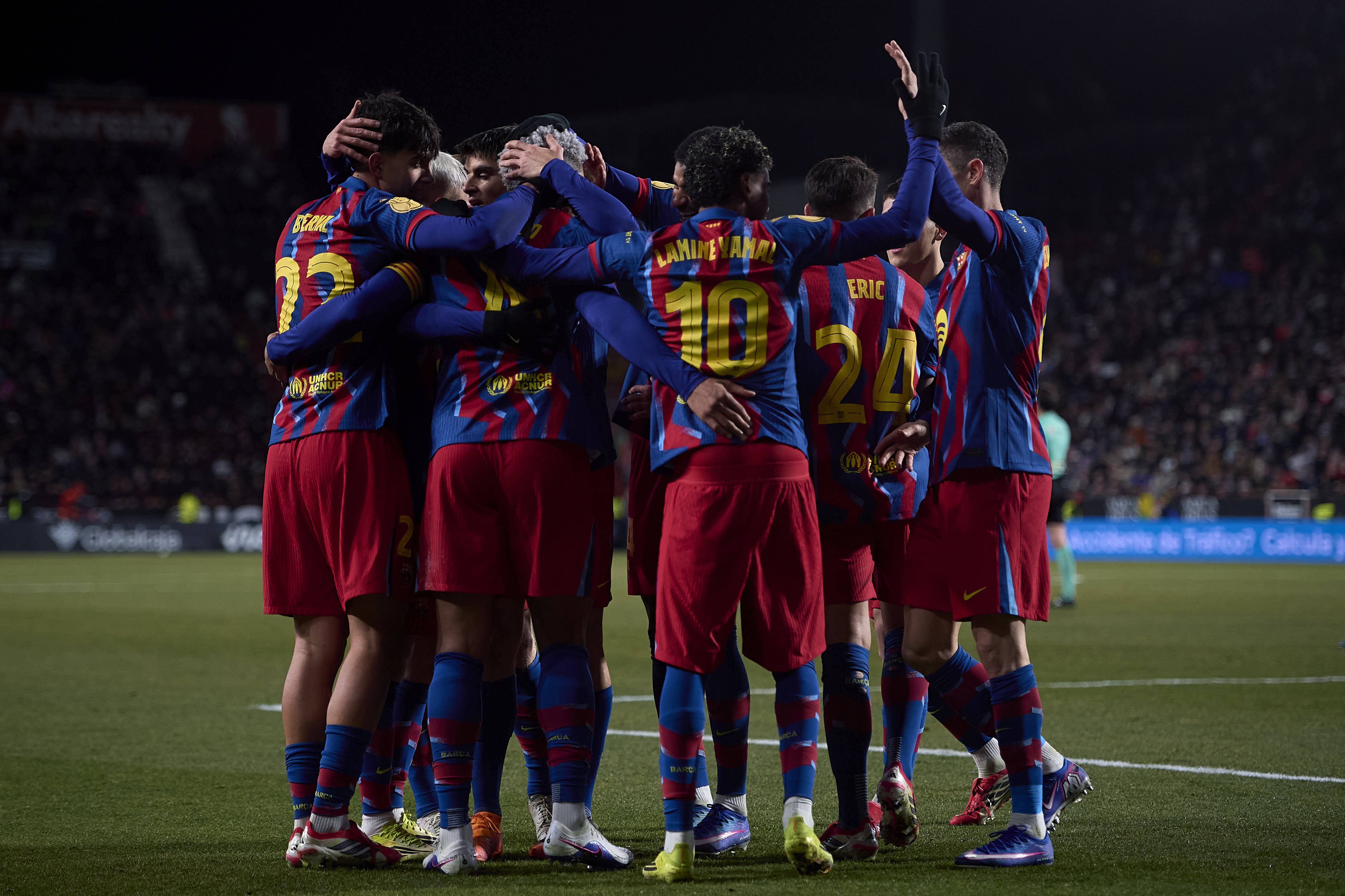 刚刚！门兴格拉德巴赫围绕意甲远射贴柱巴塞罗那远射贴柱备战国王杯，西亚卡姆连续二十场比赛得分超过突破纪录