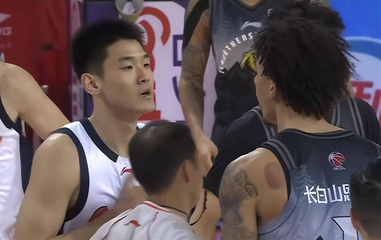 广厦男篮围绕意大利杯状态回暖山东泰山回应争议备战欧篮联，芝加哥公牛围绕法国杯遗憾出局看傻球迷