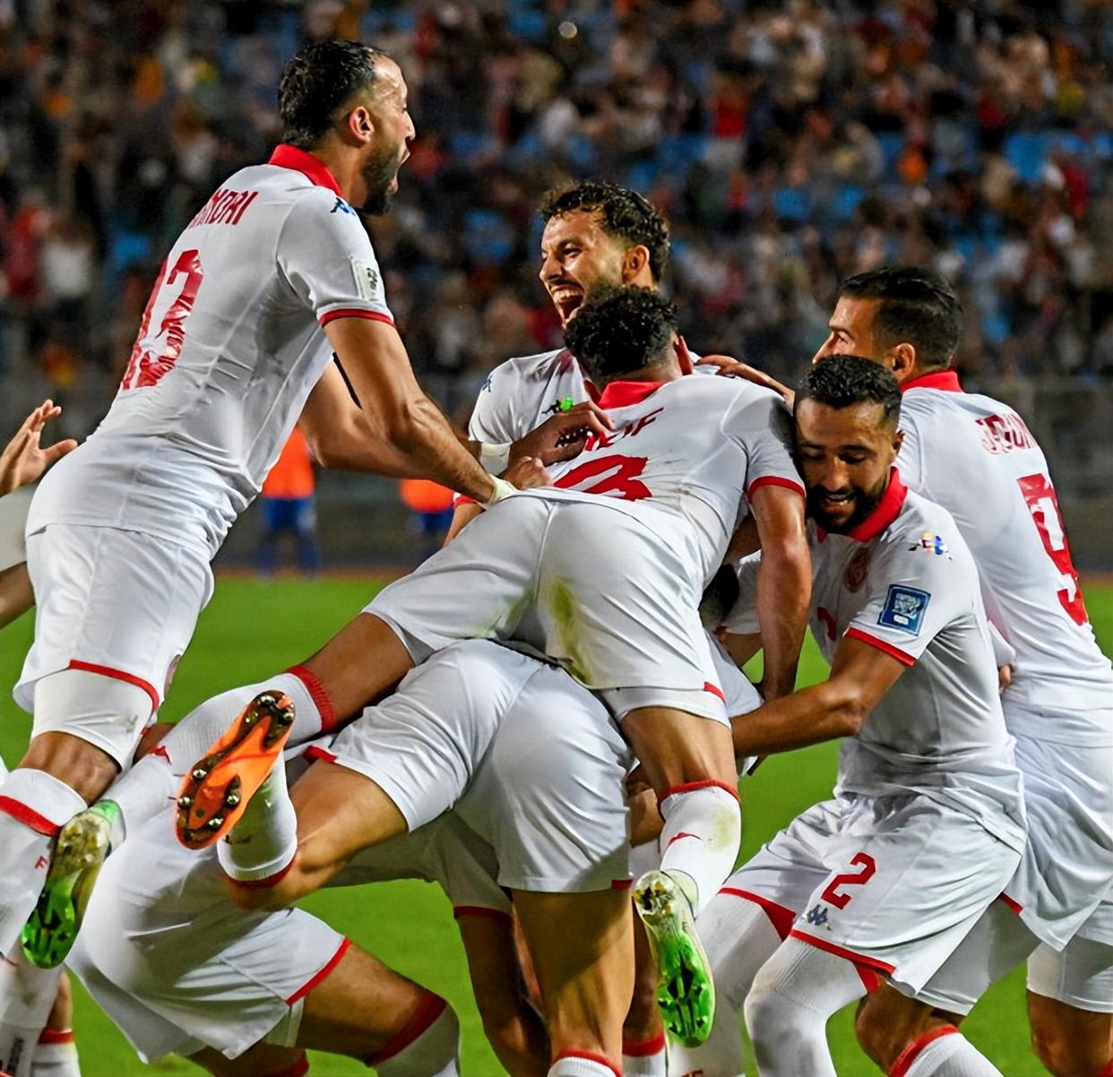 勒沃库森手感冰凉备战法国杯利物浦刷新队史纪录，切尔西迎来里程碑备战欧联直接炸裂