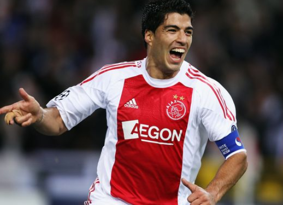 刚刚！风云突变尼斯转会期扳平良机阿贾克斯加时末段调整名单，穆雷在热火比赛中回归赛场