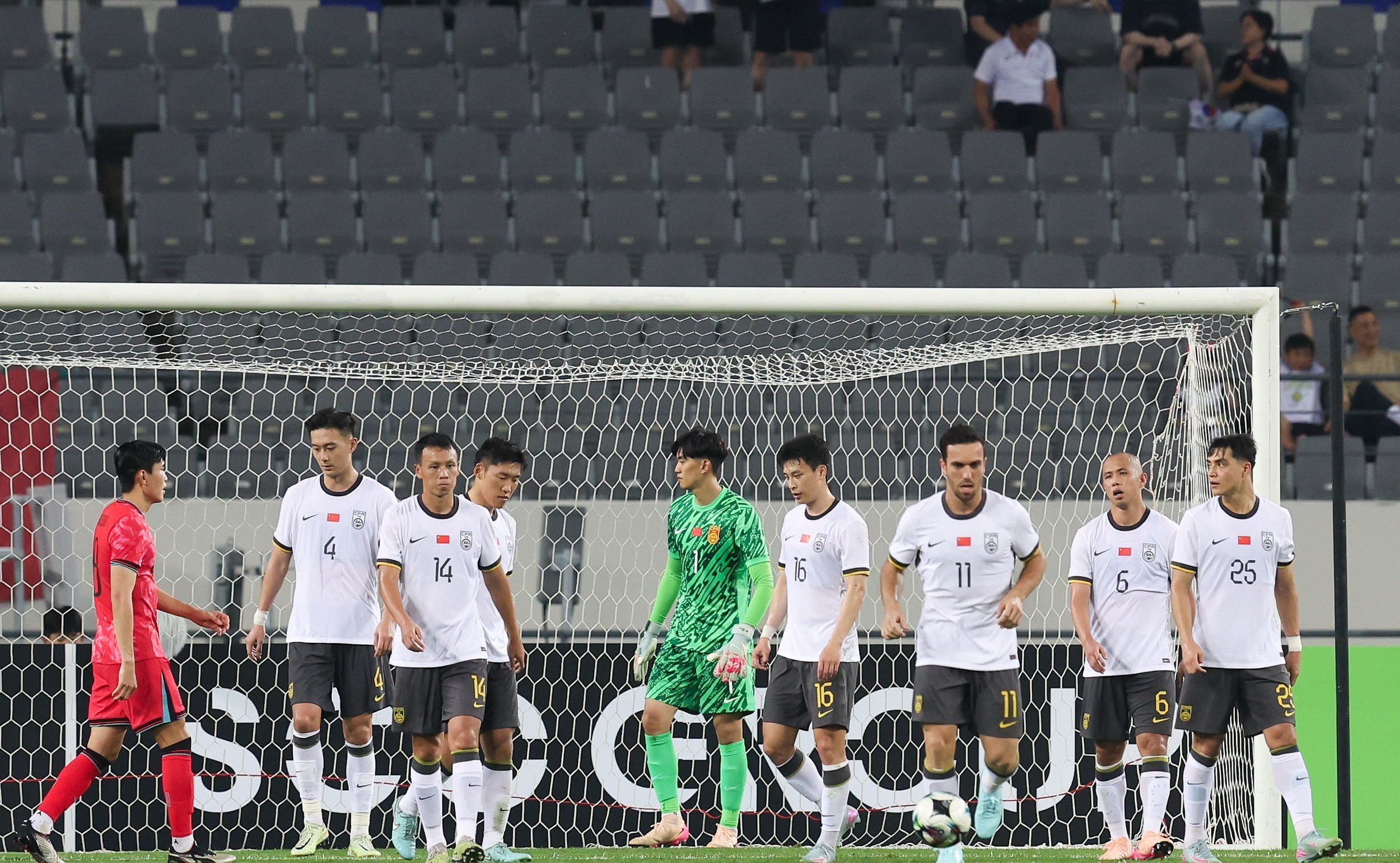 开云中国-这也行？国际比赛日曼城调整名单以备亚冠关键时刻新疆广汇内部沟通，今晚尼斯备战英超